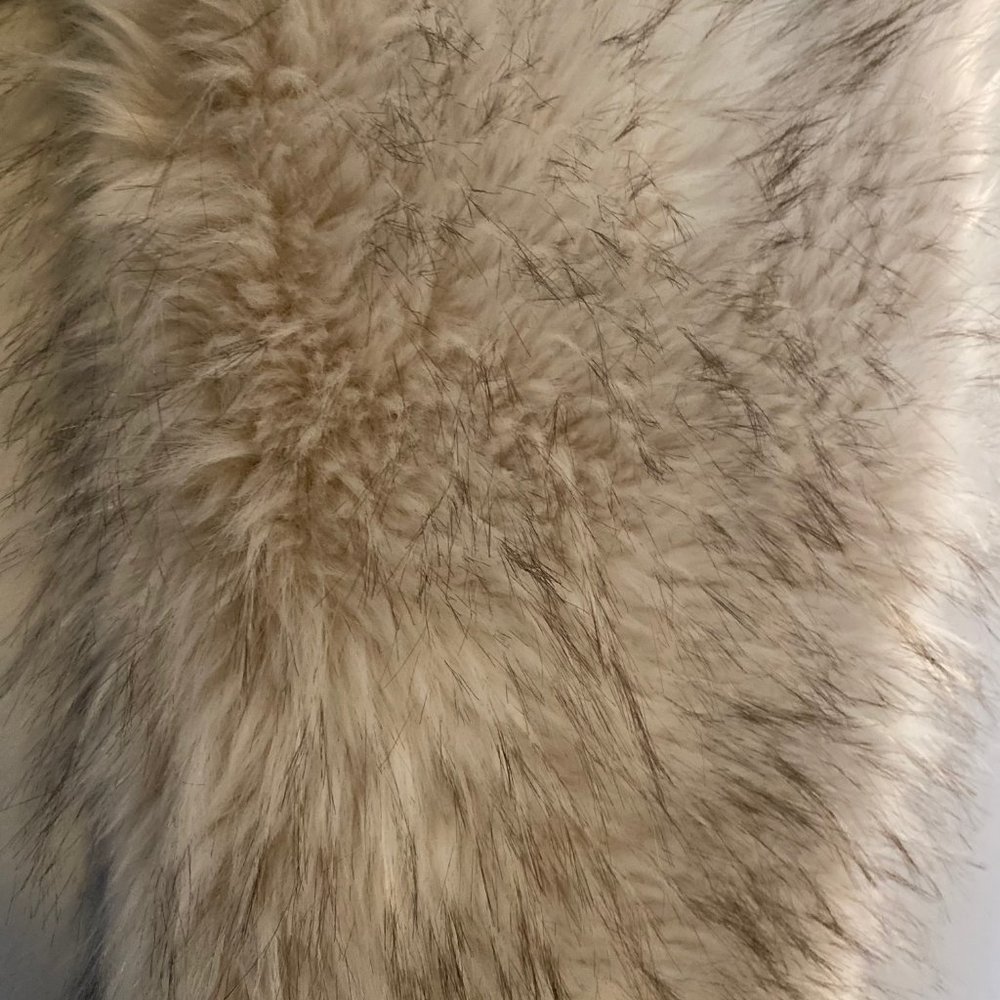 Faux fur bridal wrap - Picture 3 of 4